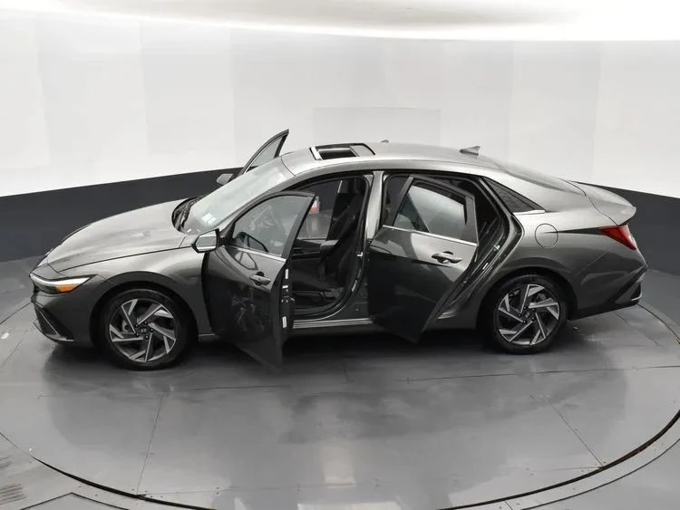 2025 Hyundai Elantra - Image 7 of 12