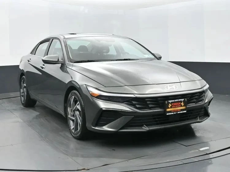 2025 Hyundai Elantra - Image 2 of 12