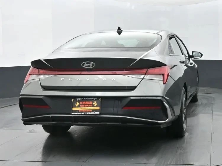 2025 Hyundai Elantra - Image 8 of 12