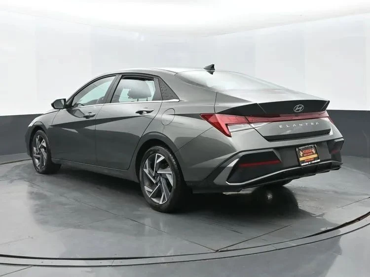 2025 Hyundai Elantra - Image 9 of 12