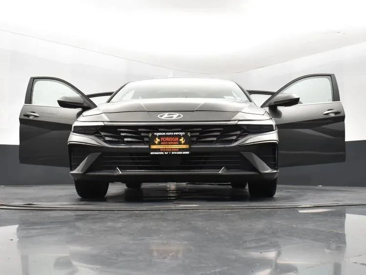 2025 Hyundai Elantra - Image 11 of 12
