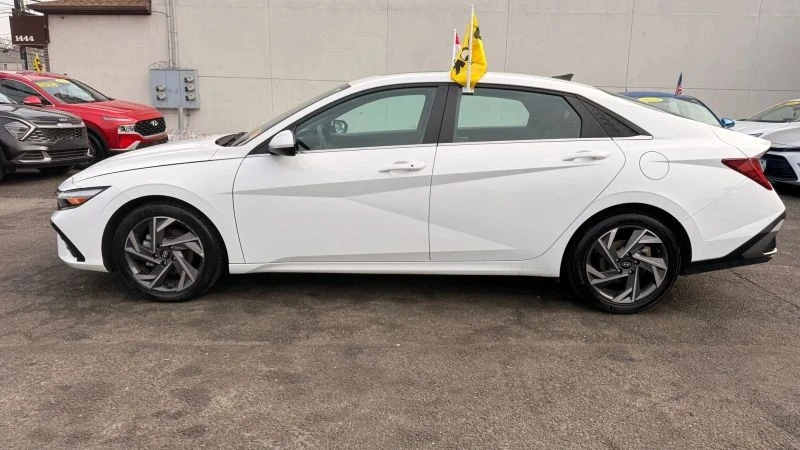 2025 Hyundai Elantra - Image 10 of 12