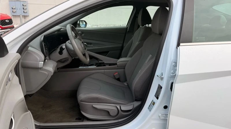 2025 Hyundai Elantra - Image 12 of 12