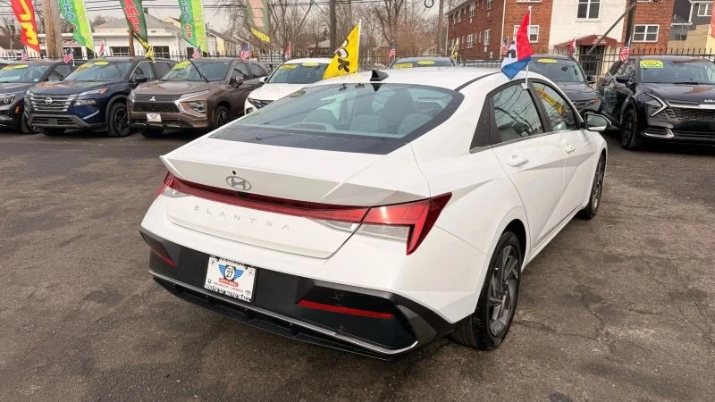 2025 Hyundai Elantra - Image 7 of 12