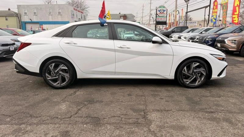 2025 Hyundai Elantra - Image 11 of 12