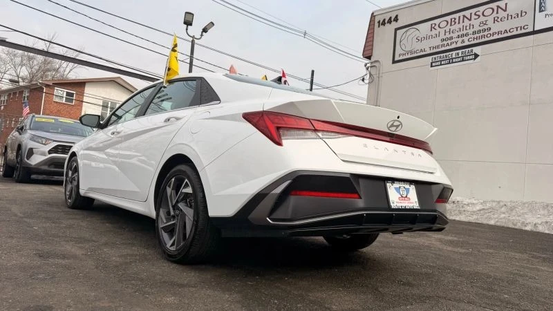 2025 Hyundai Elantra - Image 8 of 12