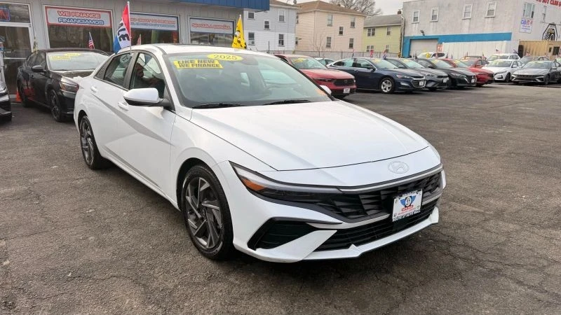 2025 Hyundai Elantra - Image 2 of 12
