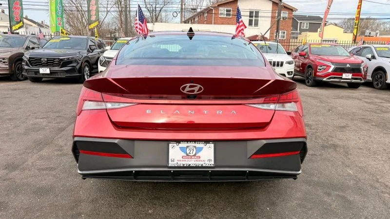 2025 Hyundai Elantra - Image 6 of 12