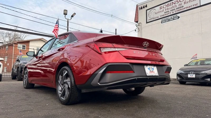2025 Hyundai Elantra - Image 11 of 12