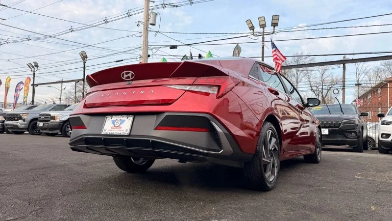 2025 Hyundai Elantra - Image 12 of 12