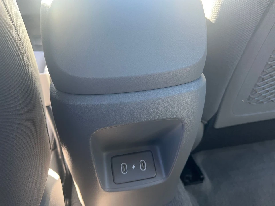 2025 Hyundai Elantra - Image 20 of 31