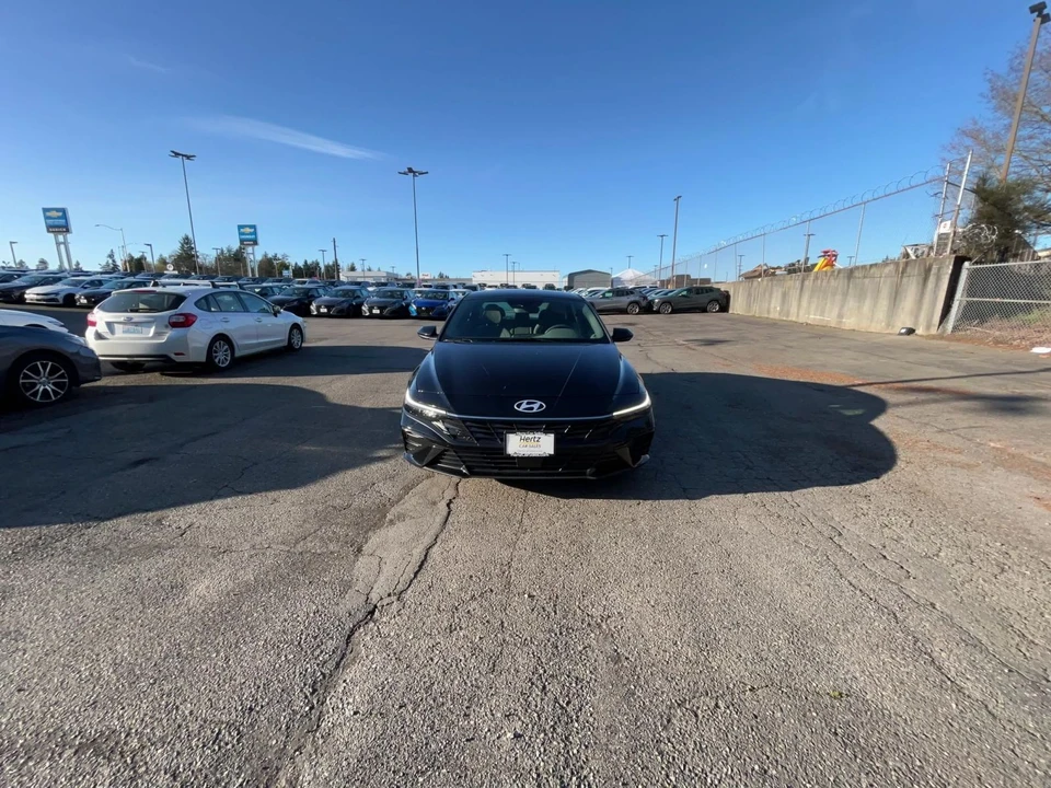 2025 Hyundai Elantra - Image 13 of 31