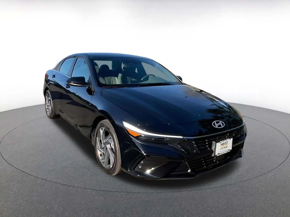 2025 Hyundai Elantra - Image 2 of 31
