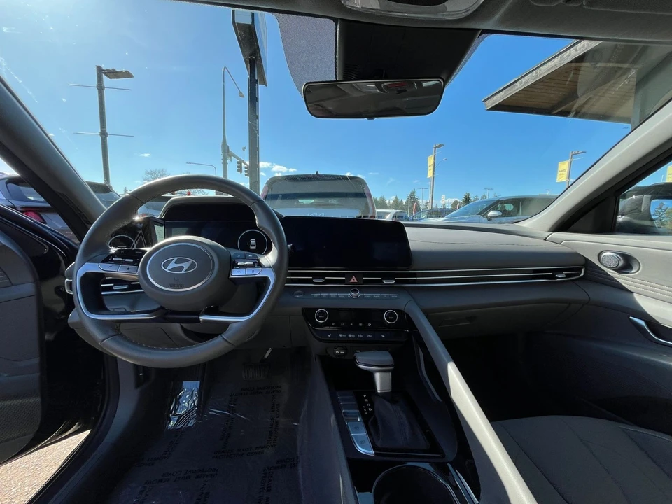 2025 Hyundai Elantra - Image 31 of 31