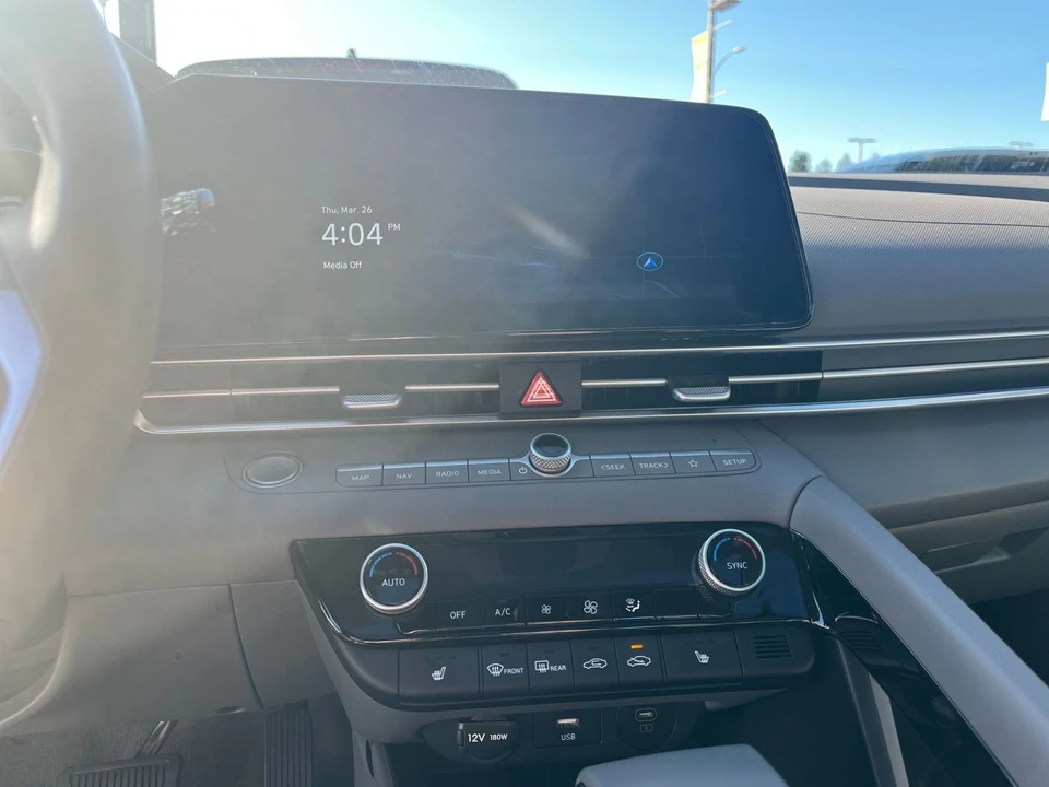 2025 Hyundai Elantra - Image 17 of 31