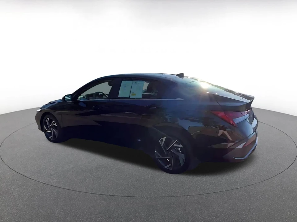 2025 Hyundai Elantra - Image 6 of 31