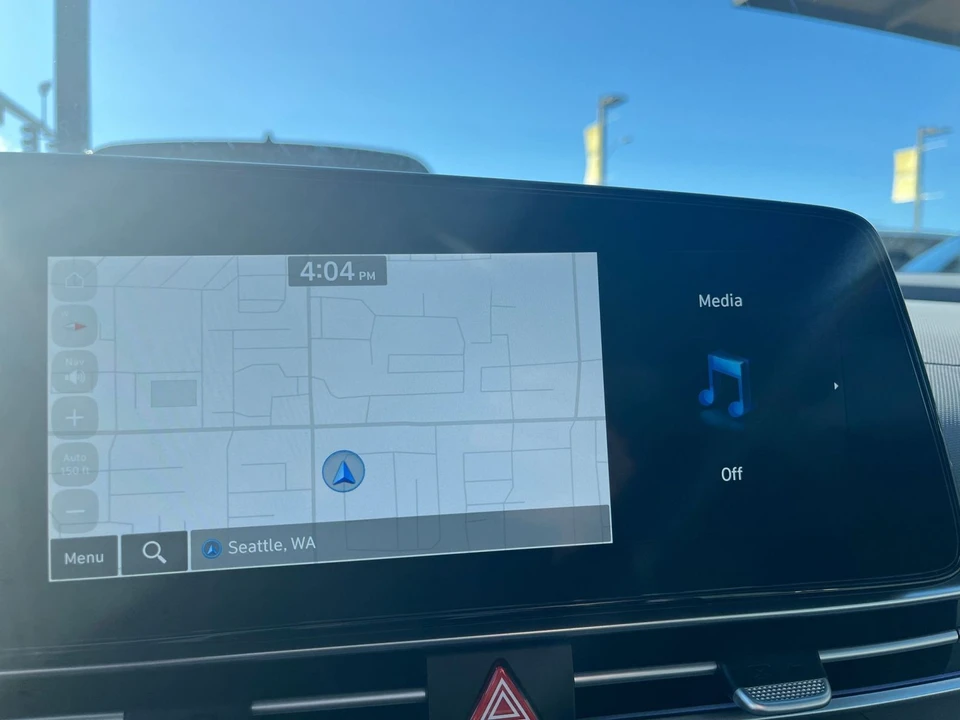 2025 Hyundai Elantra - Image 16 of 31