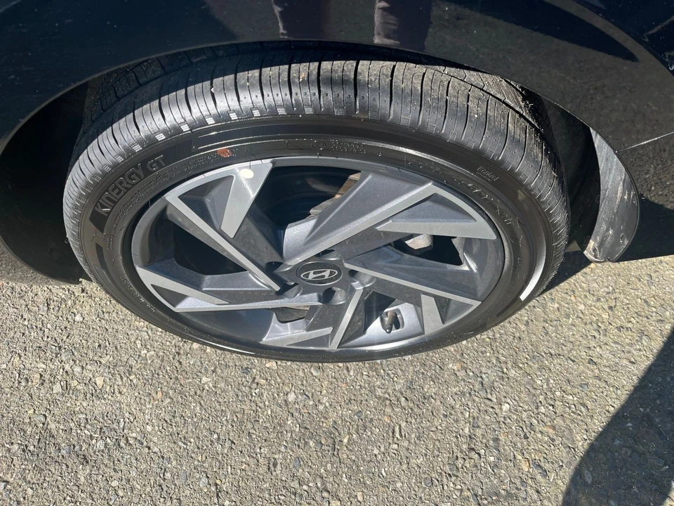 2025 Hyundai Elantra - Image 28 of 31
