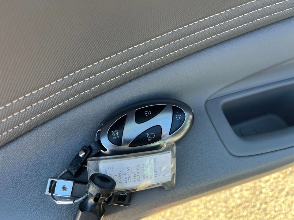 2025 Hyundai Elantra - Image 18 of 31