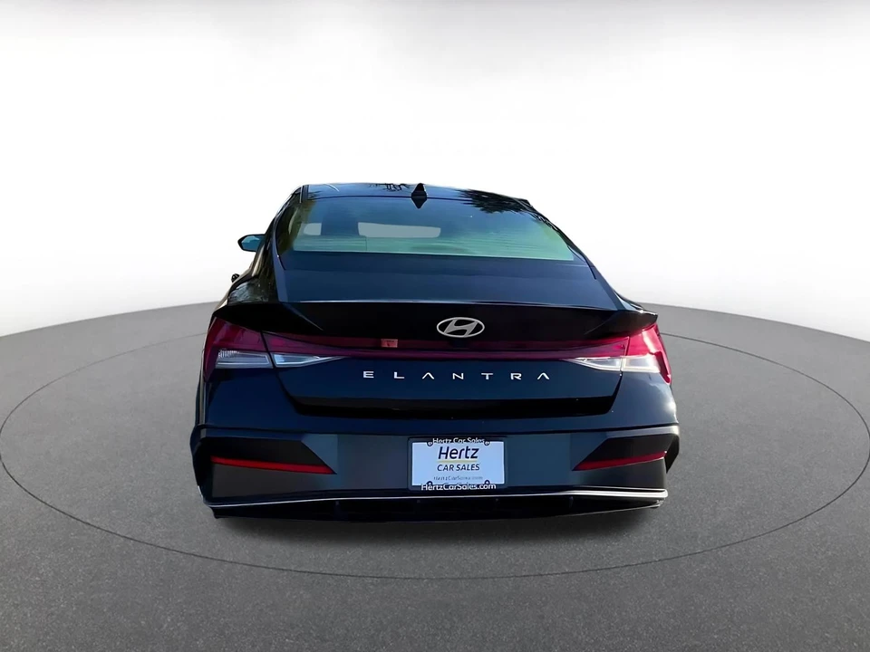2025 Hyundai Elantra - Image 8 of 31