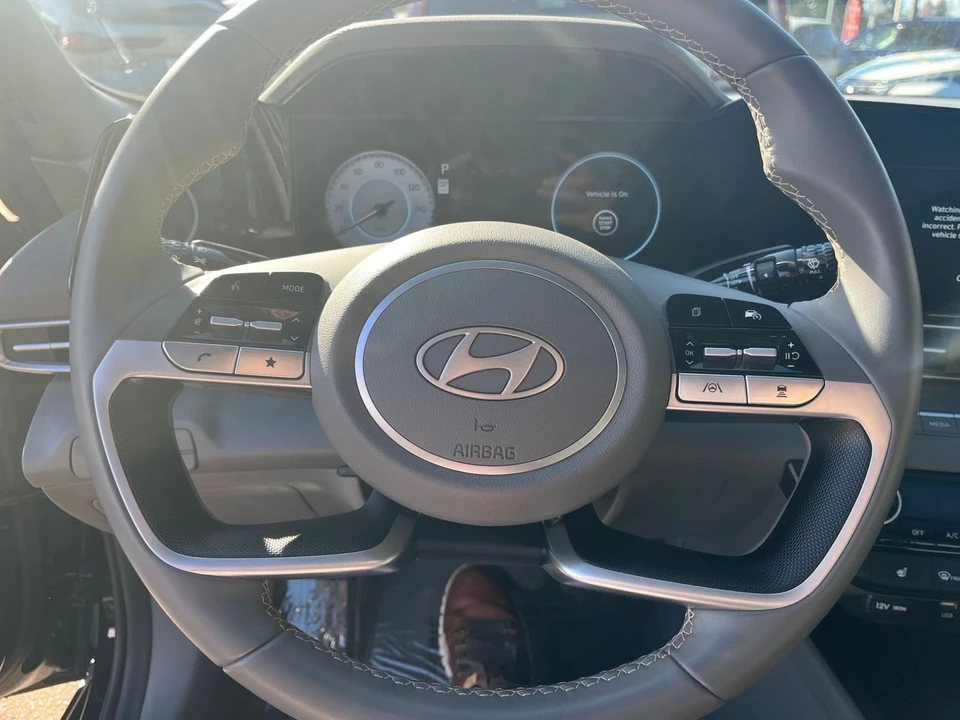 2025 Hyundai Elantra - Image 25 of 31