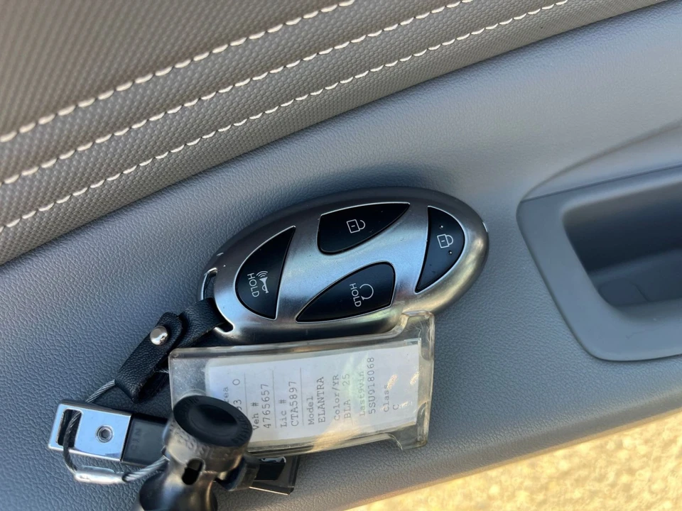 2025 Hyundai Elantra - Image 22 of 31