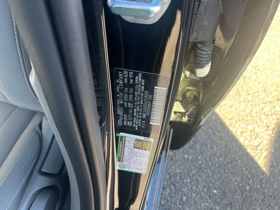 2025 Hyundai Elantra - Image 27 of 31