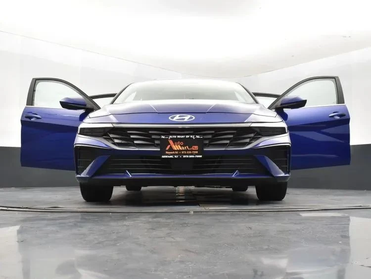 2025 Hyundai Elantra - Image 11 of 12