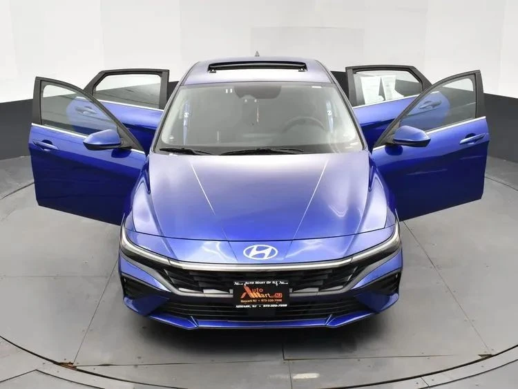 2025 Hyundai Elantra - Image 10 of 12