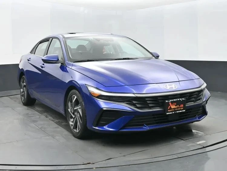 2025 Hyundai Elantra - Image 2 of 12