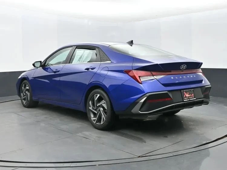 2025 Hyundai Elantra - Image 9 of 12