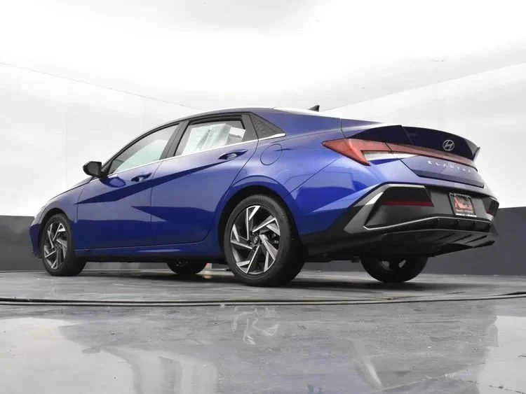 2025 Hyundai Elantra - Image 12 of 12