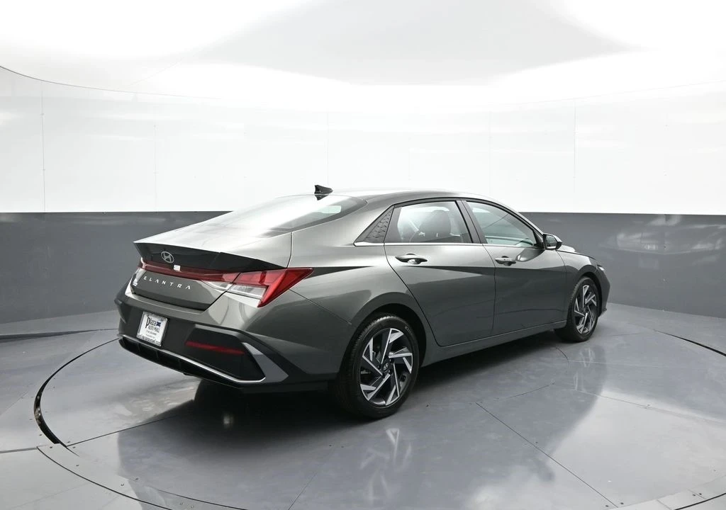 2025 Hyundai Elantra - Image 6 of 21