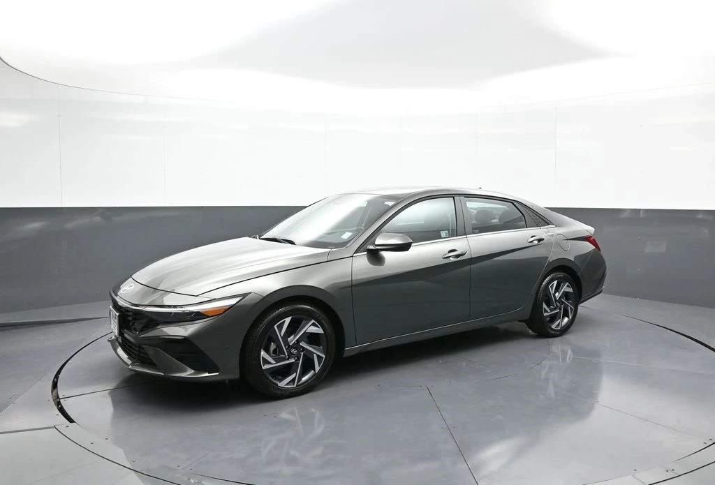 2025 Hyundai Elantra - Image 10 of 21