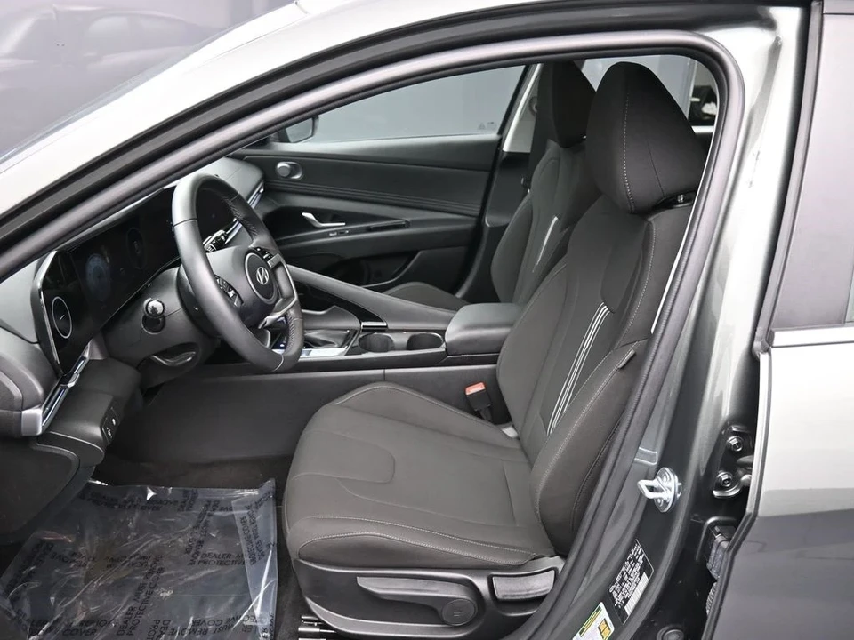 2025 Hyundai Elantra - Image 19 of 21
