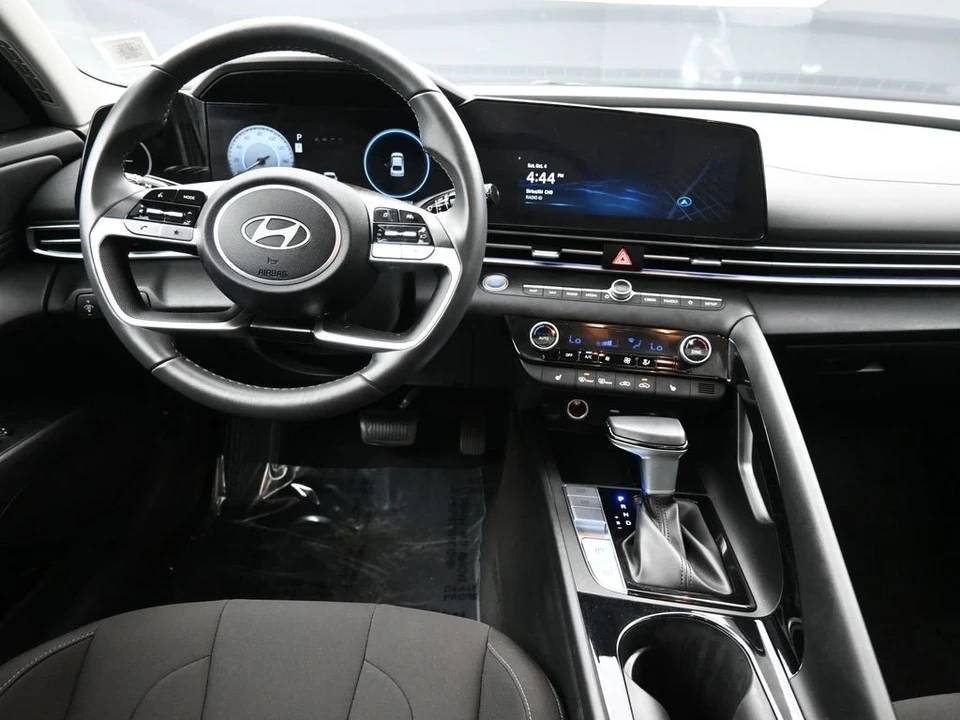2025 Hyundai Elantra - Image 20 of 21