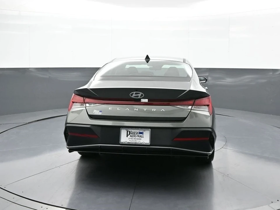 2025 Hyundai Elantra - Image 7 of 21