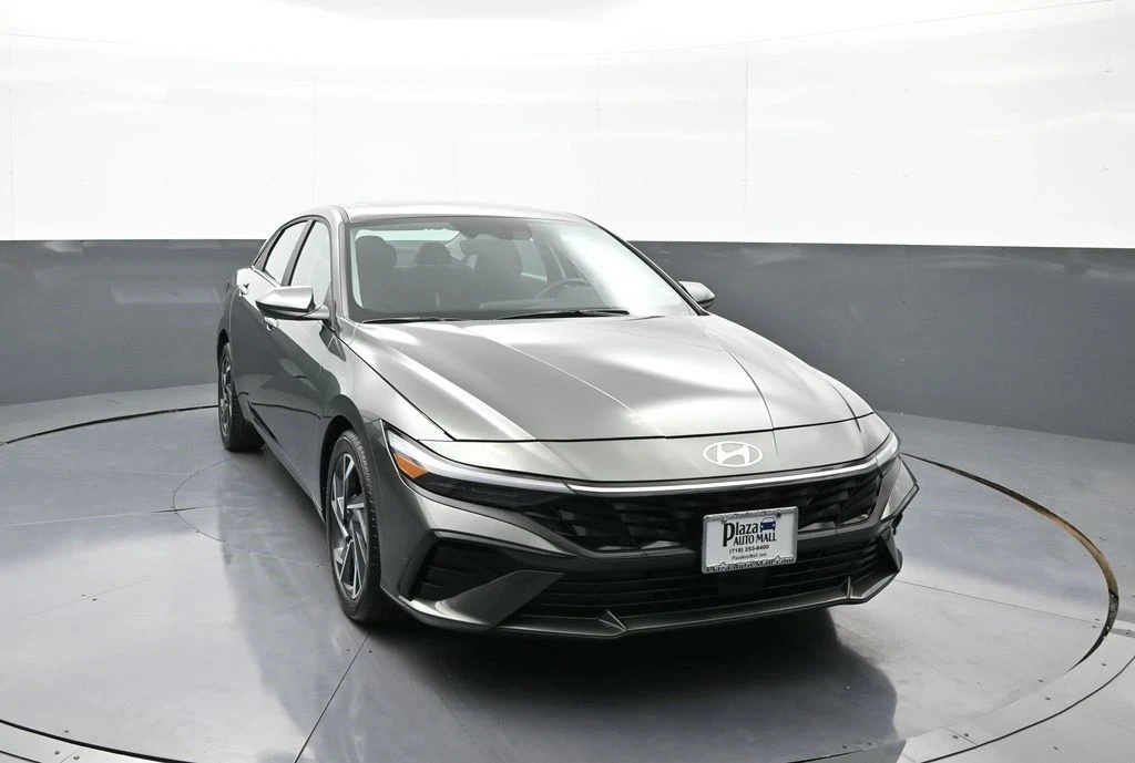 2025 Hyundai Elantra - Image 3 of 21