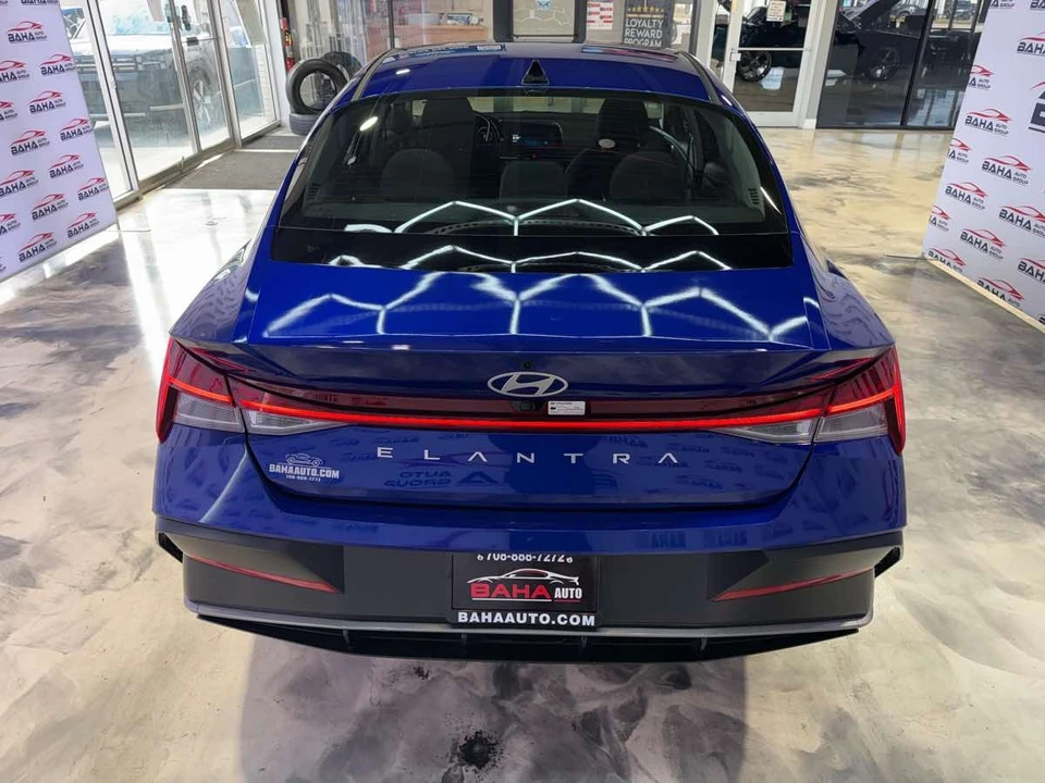 2025 Hyundai Elantra - Image 10 of 31