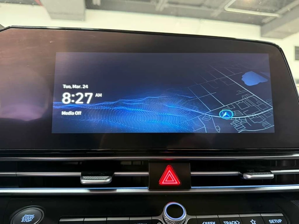 2025 Hyundai Elantra - Image 21 of 31