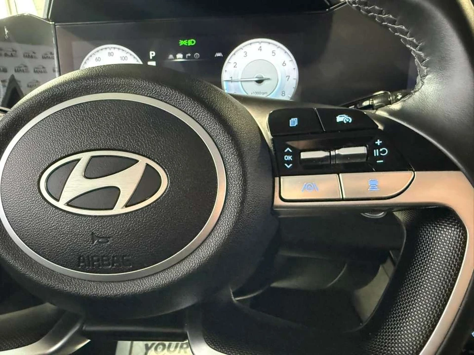 2025 Hyundai Elantra - Image 17 of 31