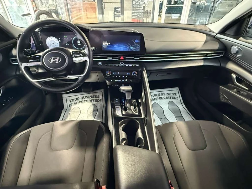 2025 Hyundai Elantra - Image 30 of 31