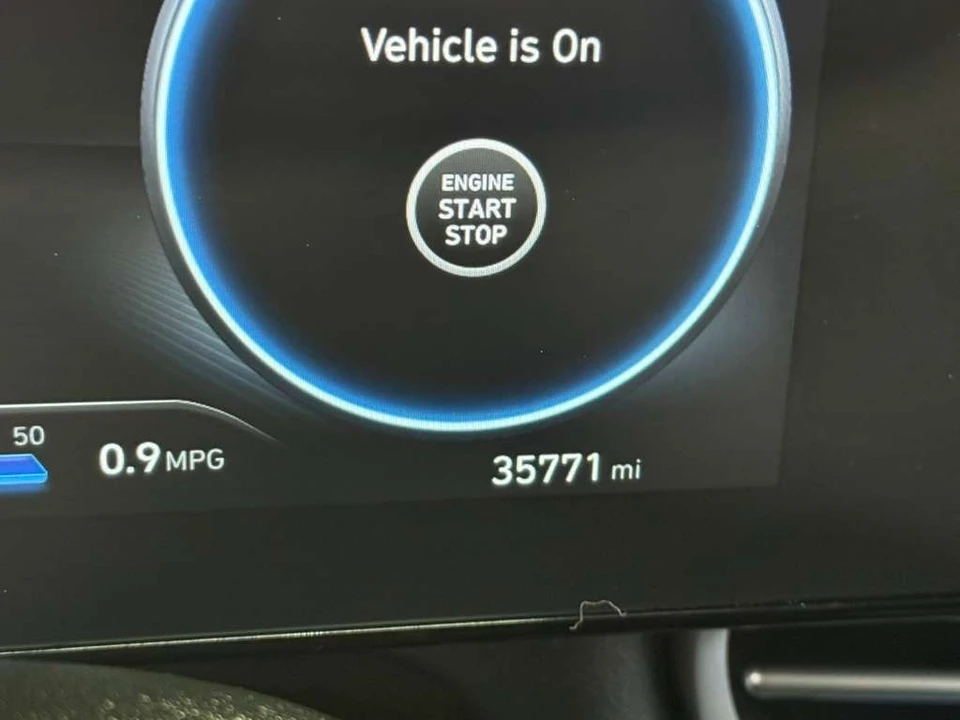 2025 Hyundai Elantra - Image 29 of 31
