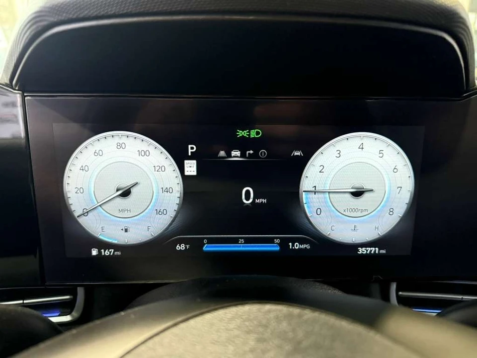 2025 Hyundai Elantra - Image 16 of 31