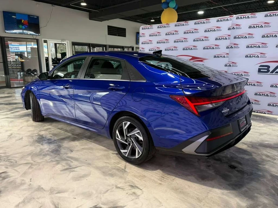 2025 Hyundai Elantra - Image 12 of 31