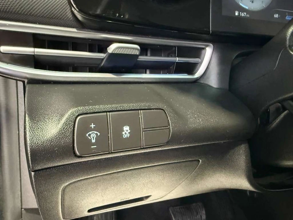 2025 Hyundai Elantra - Image 19 of 31