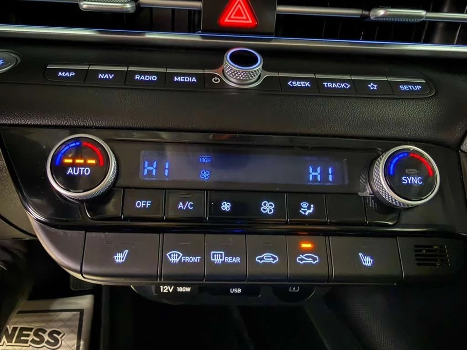 2025 Hyundai Elantra - Image 25 of 31