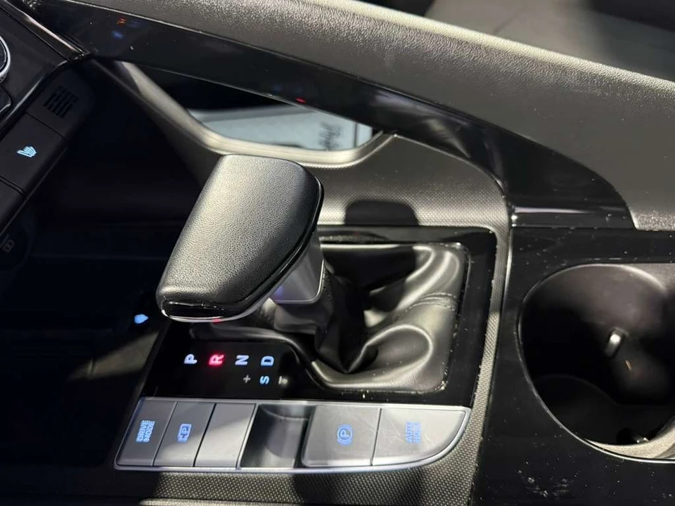 2025 Hyundai Elantra - Image 26 of 31