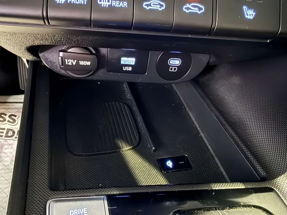 2025 Hyundai Elantra - Image 24 of 31