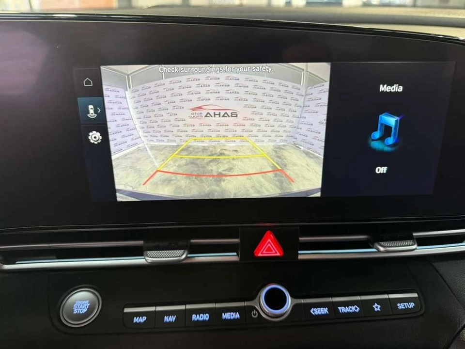 2025 Hyundai Elantra - Image 22 of 31